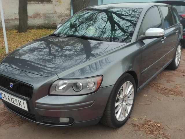 Серый Вольво В50, объемом двигателя 2 л и пробегом 342 тыс. км за 4200 $, фото 7 на Automoto.ua