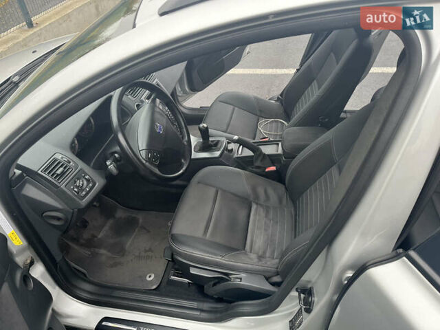Сірий Вольво V50, об'ємом двигуна 1.56 л та пробігом 274 тис. км за 6200 $, фото 4 на Automoto.ua