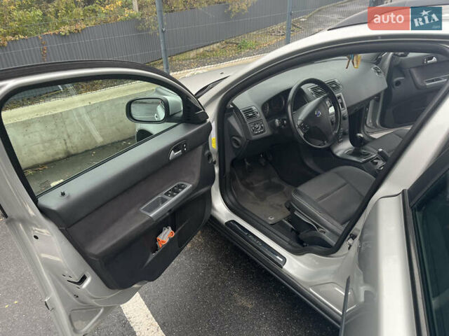 Сірий Вольво V50, об'ємом двигуна 1.56 л та пробігом 274 тис. км за 6200 $, фото 5 на Automoto.ua