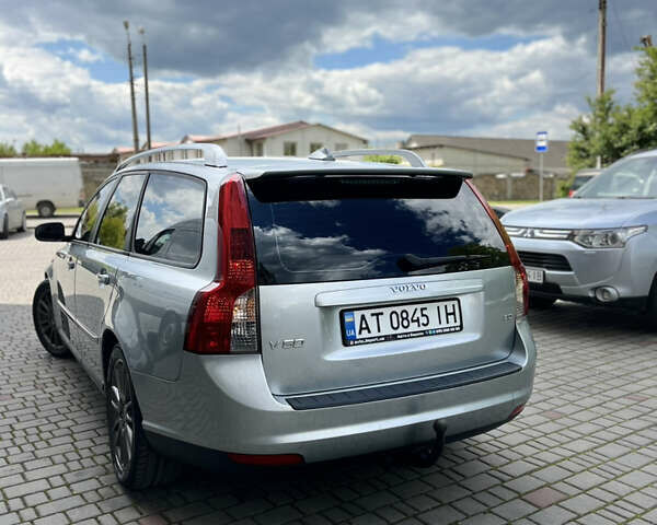 Серый Вольво В50, объемом двигателя 1.98 л и пробегом 216 тыс. км за 6400 $, фото 5 на Automoto.ua