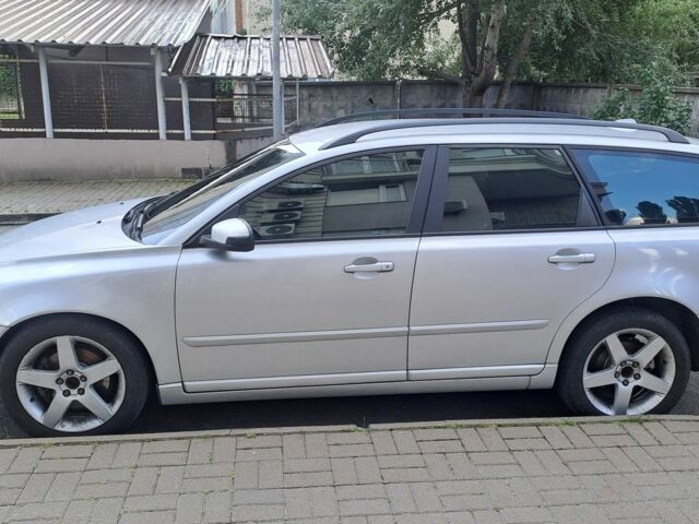 Сірий Вольво V50, об'ємом двигуна 2 л та пробігом 272 тис. км за 4400 $, фото 9 на Automoto.ua