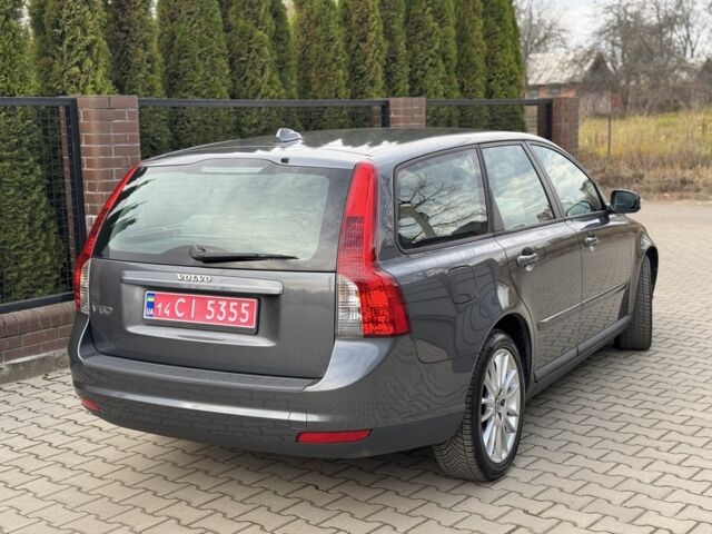 Серый Вольво В50, объемом двигателя 1.6 л и пробегом 225 тыс. км за 5950 $, фото 7 на Automoto.ua