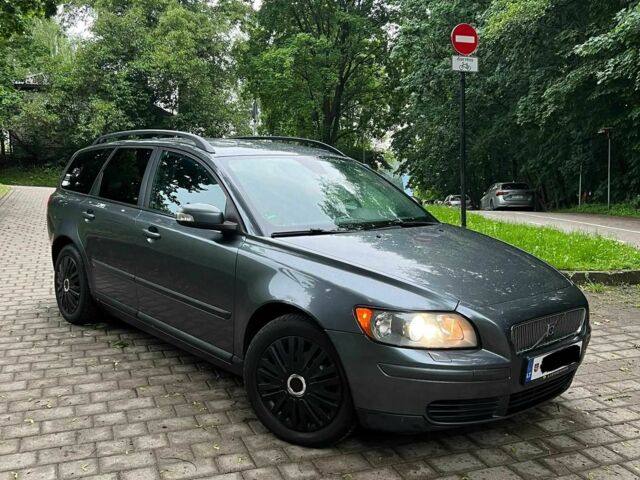 Серый Вольво В50, объемом двигателя 2 л и пробегом 235 тыс. км за 2574 $, фото 16 на Automoto.ua