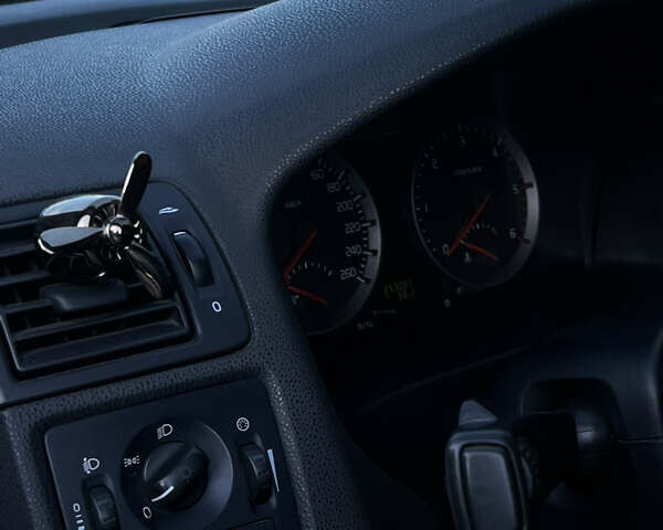 Серый Вольво В50, объемом двигателя 2 л и пробегом 261 тыс. км за 6600 $, фото 40 на Automoto.ua