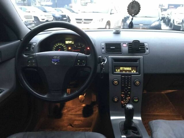 Серый Вольво В50, объемом двигателя 1.6 л и пробегом 367 тыс. км за 6490 $, фото 7 на Automoto.ua