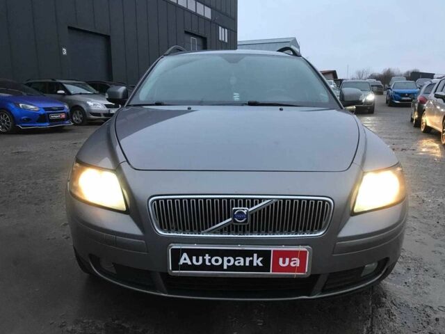 Серый Вольво В50, объемом двигателя 1.6 л и пробегом 367 тыс. км за 6490 $, фото 1 на Automoto.ua