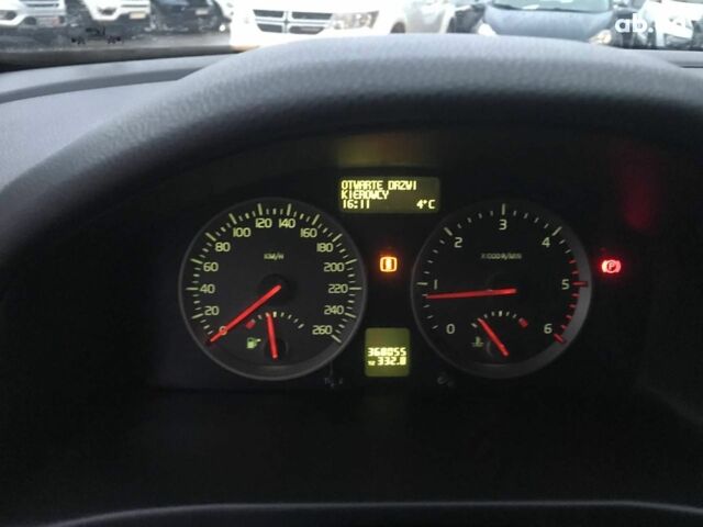 Серый Вольво В50, объемом двигателя 1.6 л и пробегом 367 тыс. км за 6490 $, фото 5 на Automoto.ua