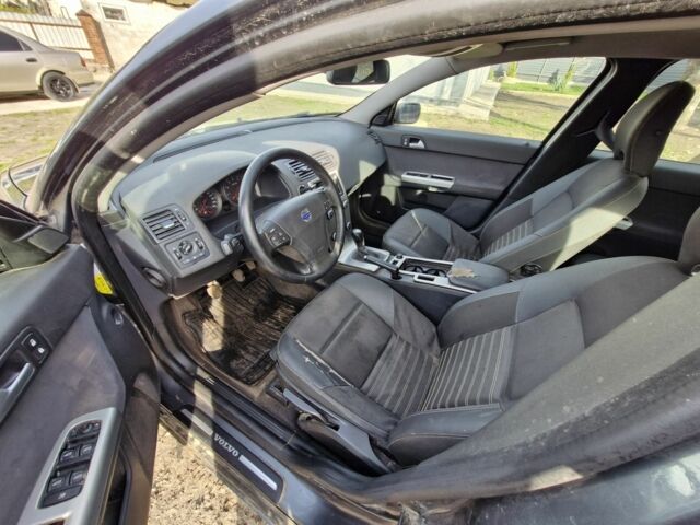 Серый Вольво В50, объемом двигателя 2 л и пробегом 322 тыс. км за 1650 $, фото 5 на Automoto.ua