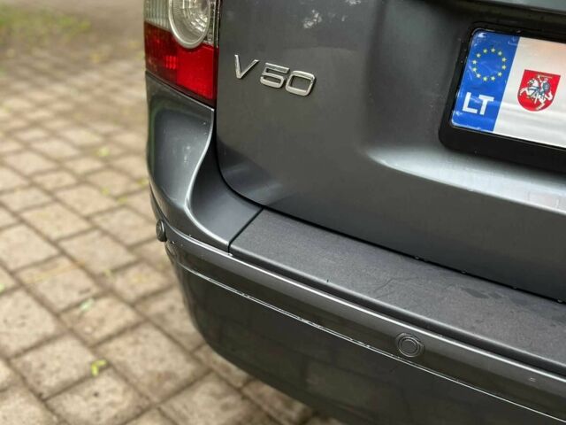 Серый Вольво В50, объемом двигателя 2 л и пробегом 235 тыс. км за 2574 $, фото 4 на Automoto.ua