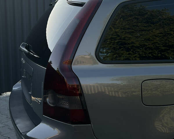 Серый Вольво В50, объемом двигателя 2 л и пробегом 261 тыс. км за 6600 $, фото 31 на Automoto.ua