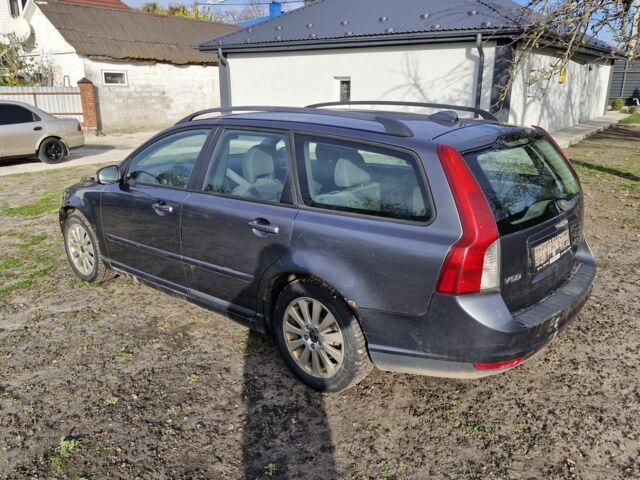 Серый Вольво В50, объемом двигателя 2 л и пробегом 322 тыс. км за 1650 $, фото 3 на Automoto.ua