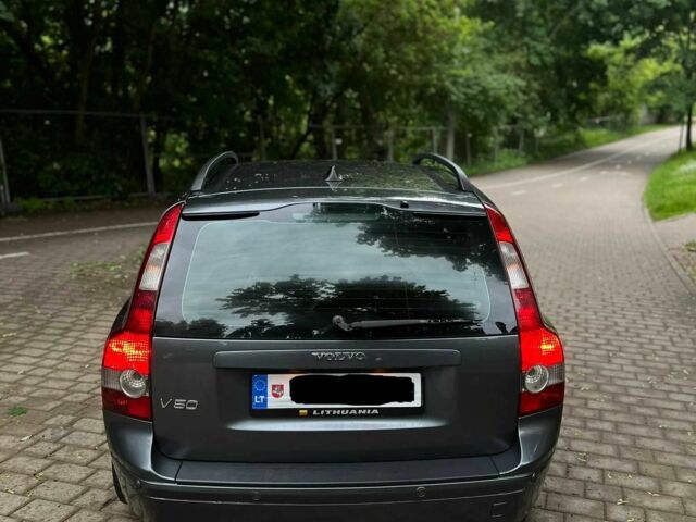 Серый Вольво В50, объемом двигателя 2 л и пробегом 235 тыс. км за 2574 $, фото 5 на Automoto.ua