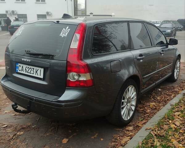 Серый Вольво В50, объемом двигателя 2 л и пробегом 342 тыс. км за 4200 $, фото 5 на Automoto.ua