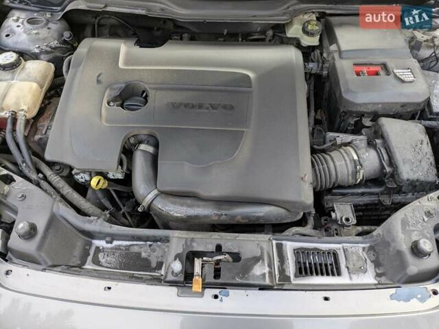 Сірий Вольво V50, об'ємом двигуна 1.56 л та пробігом 367 тис. км за 6000 $, фото 2 на Automoto.ua