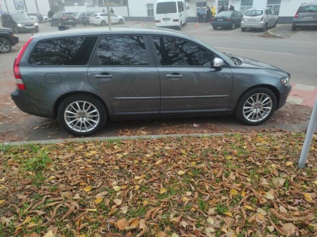 Серый Вольво В50, объемом двигателя 2 л и пробегом 342 тыс. км за 4200 $, фото 3 на Automoto.ua