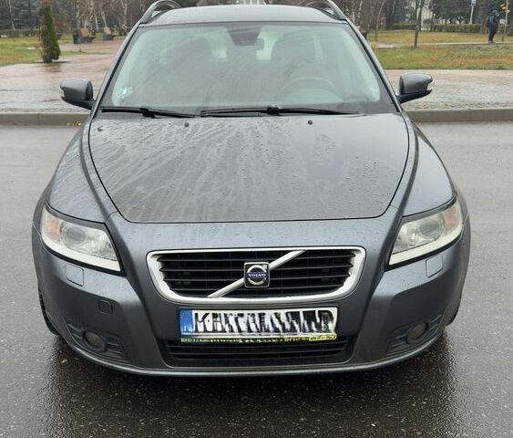 Серый Вольво В50, объемом двигателя 0 л и пробегом 300 тыс. км за 3087 $, фото 3 на Automoto.ua
