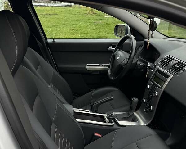 Сірий Вольво V50, об'ємом двигуна 1.56 л та пробігом 277 тис. км за 6700 $, фото 24 на Automoto.ua