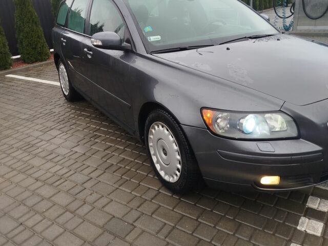 Серый Вольво В50, объемом двигателя 2 л и пробегом 333 тыс. км за 2200 $, фото 13 на Automoto.ua