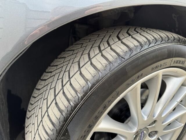 Серый Вольво В50, объемом двигателя 1.6 л и пробегом 225 тыс. км за 5950 $, фото 1 на Automoto.ua