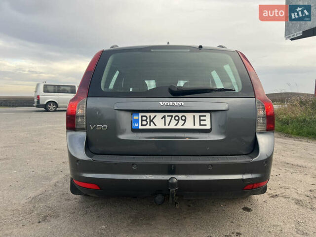 Серый Вольво В50, объемом двигателя 1.56 л и пробегом 320 тыс. км за 6000 $, фото 10 на Automoto.ua