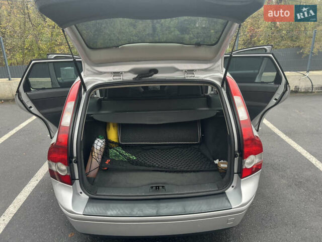 Сірий Вольво V50, об'ємом двигуна 1.56 л та пробігом 274 тис. км за 6200 $, фото 10 на Automoto.ua