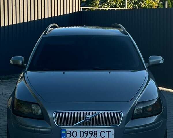 Серый Вольво В50, объемом двигателя 2 л и пробегом 261 тыс. км за 6600 $, фото 1 на Automoto.ua