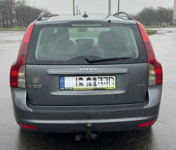 Серый Вольво В50, объемом двигателя 0 л и пробегом 300 тыс. км за 3087 $, фото 2 на Automoto.ua