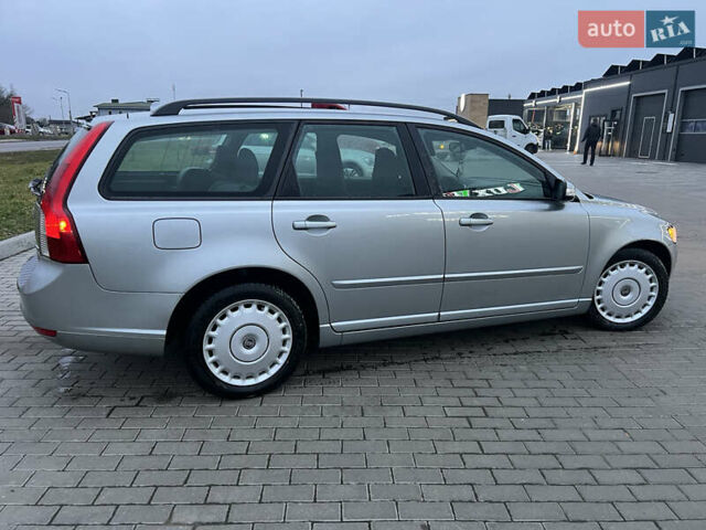 Сірий Вольво V50, об'ємом двигуна 2 л та пробігом 299 тис. км за 6100 $, фото 2 на Automoto.ua