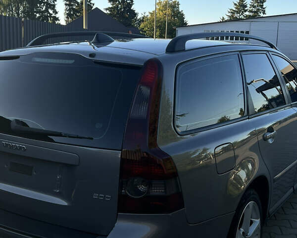 Серый Вольво В50, объемом двигателя 2 л и пробегом 261 тыс. км за 6600 $, фото 16 на Automoto.ua