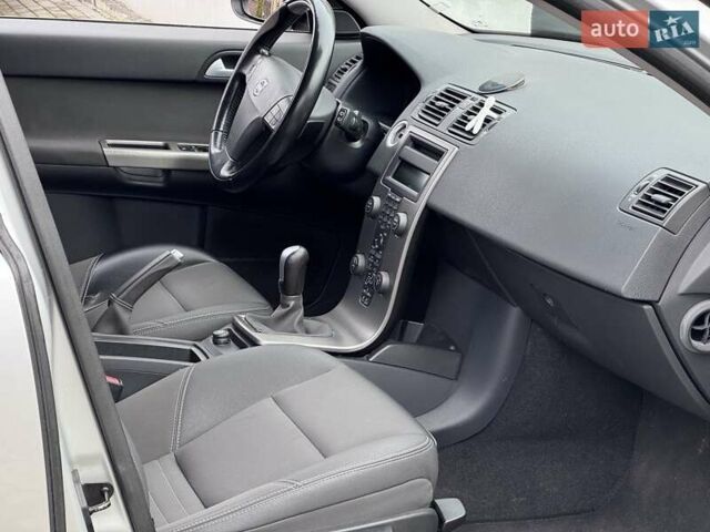 Серый Вольво В50, объемом двигателя 2 л и пробегом 213 тыс. км за 6500 $, фото 25 на Automoto.ua