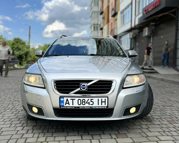 Серый Вольво В50, объемом двигателя 1.98 л и пробегом 216 тыс. км за 6400 $, фото 3 на Automoto.ua