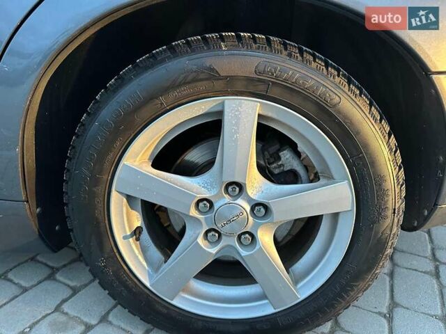 Сірий Вольво V50, об'ємом двигуна 2 л та пробігом 370 тис. км за 7140 $, фото 27 на Automoto.ua
