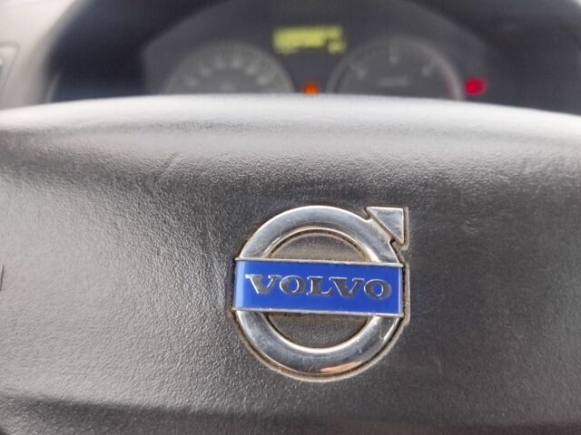 Серый Вольво В50, объемом двигателя 2 л и пробегом 333 тыс. км за 2200 $, фото 1 на Automoto.ua