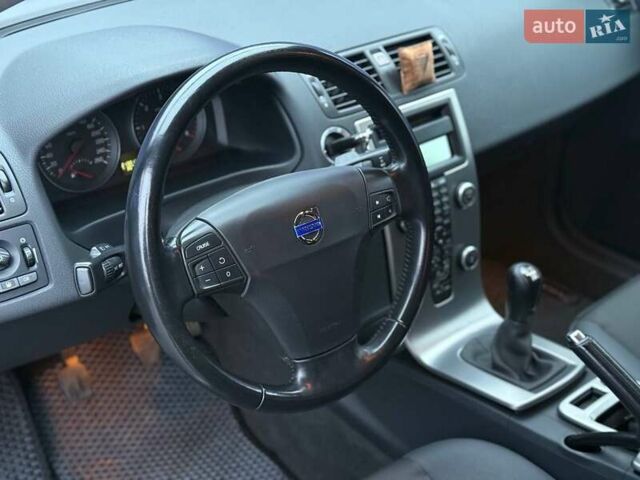 Серый Вольво В50, объемом двигателя 2 л и пробегом 212 тыс. км за 7999 $, фото 7 на Automoto.ua