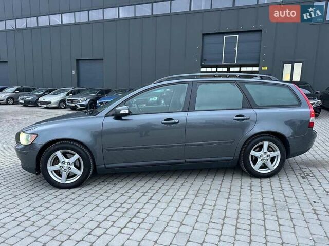 Сірий Вольво V50, об'ємом двигуна 2 л та пробігом 370 тис. км за 7140 $, фото 1 на Automoto.ua
