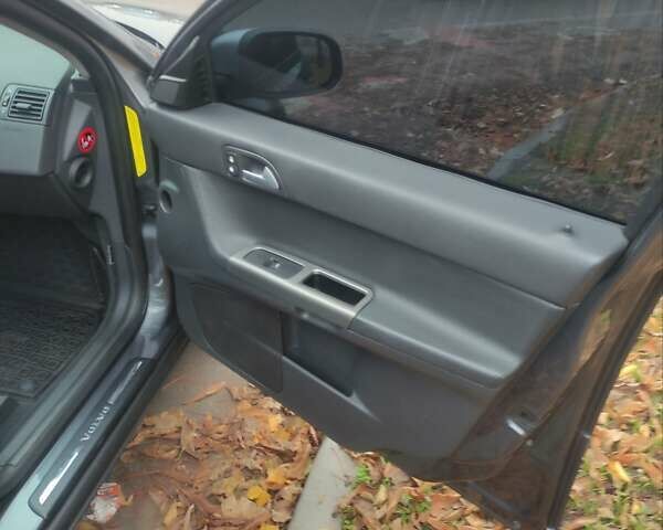 Серый Вольво В50, объемом двигателя 2 л и пробегом 342 тыс. км за 4200 $, фото 10 на Automoto.ua