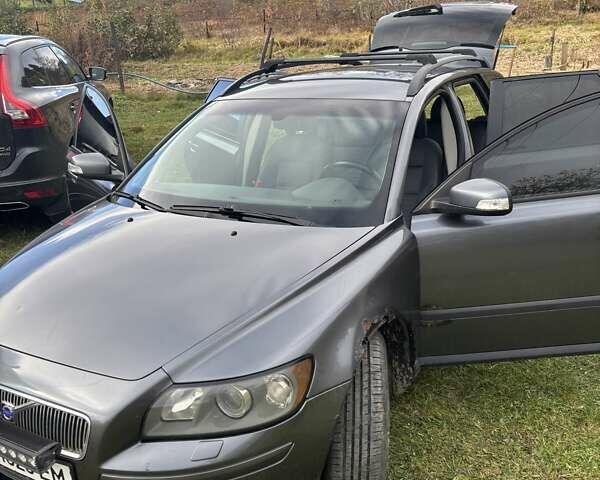 Серый Вольво В50, объемом двигателя 1.6 л и пробегом 599 тыс. км за 4500 $, фото 7 на Automoto.ua