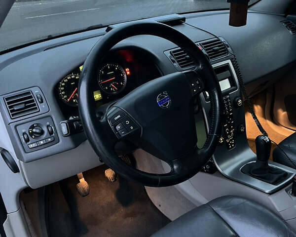 Серый Вольво В50, объемом двигателя 1.6 л и пробегом 280 тыс. км за 5800 $, фото 10 на Automoto.ua