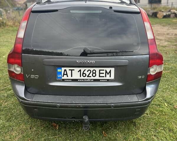 Серый Вольво В50, объемом двигателя 1.6 л и пробегом 599 тыс. км за 4500 $, фото 1 на Automoto.ua