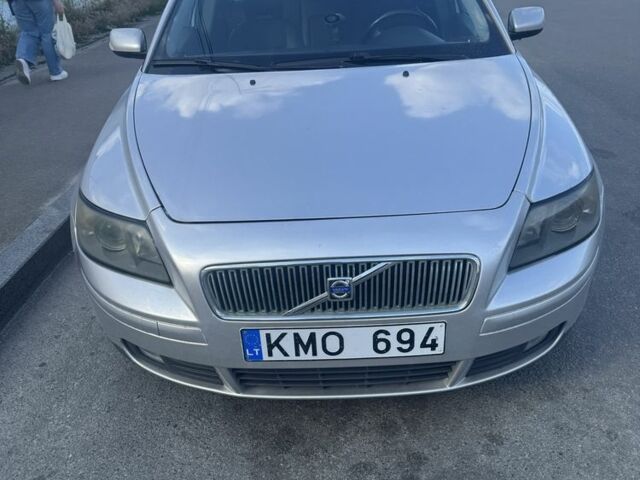 Серый Вольво В50, объемом двигателя 2.4 л и пробегом 3 тыс. км за 3000 $, фото 1 на Automoto.ua