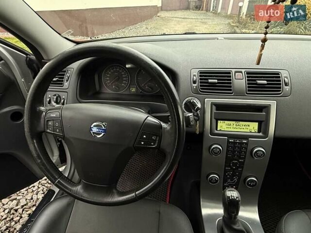 Сірий Вольво V50, об'ємом двигуна 1.56 л та пробігом 277 тис. км за 6700 $, фото 21 на Automoto.ua