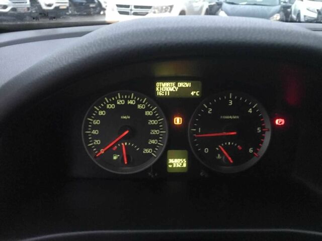 Серый Вольво В50, объемом двигателя 1.6 л и пробегом 367 тыс. км за 6490 $, фото 4 на Automoto.ua