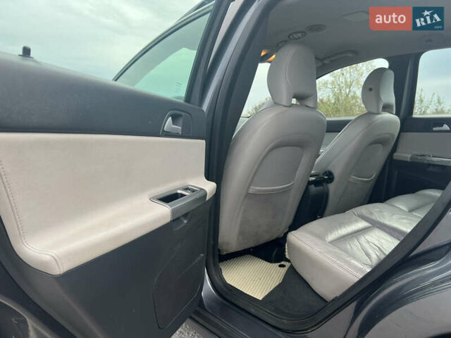 Серый Вольво В50, объемом двигателя 1.56 л и пробегом 320 тыс. км за 6000 $, фото 18 на Automoto.ua