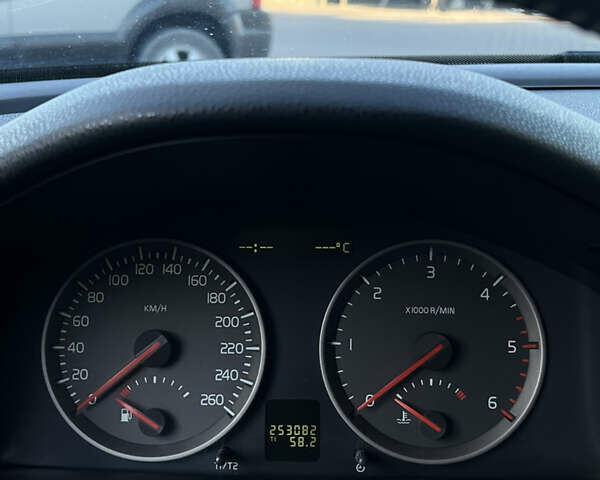 Серый Вольво В50, объемом двигателя 2 л и пробегом 261 тыс. км за 6600 $, фото 39 на Automoto.ua