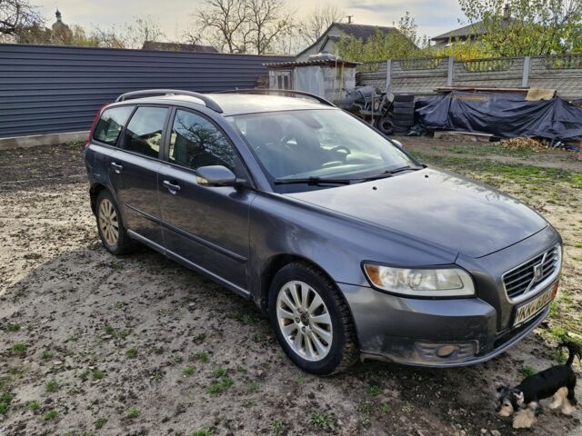 Серый Вольво В50, объемом двигателя 2 л и пробегом 322 тыс. км за 1650 $, фото 2 на Automoto.ua