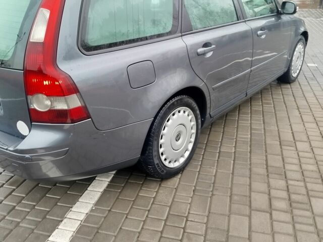 Серый Вольво В50, объемом двигателя 2 л и пробегом 333 тыс. км за 2200 $, фото 15 на Automoto.ua