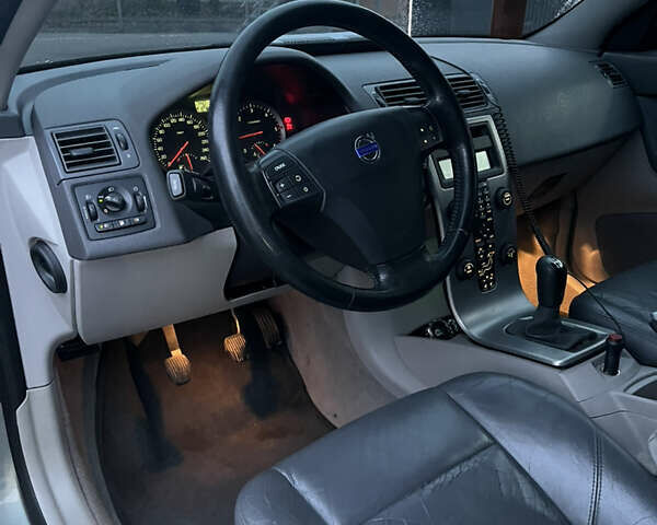 Серый Вольво В50, объемом двигателя 1.6 л и пробегом 280 тыс. км за 5800 $, фото 9 на Automoto.ua