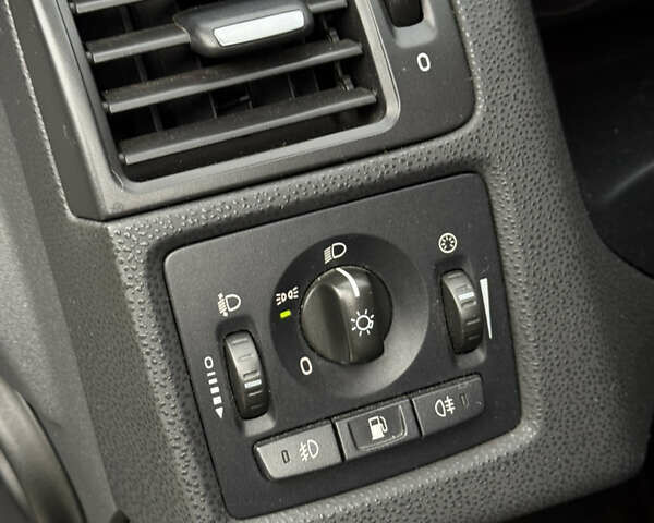 Сірий Вольво V50, об'ємом двигуна 1.56 л та пробігом 244 тис. км за 6900 $, фото 7 на Automoto.ua