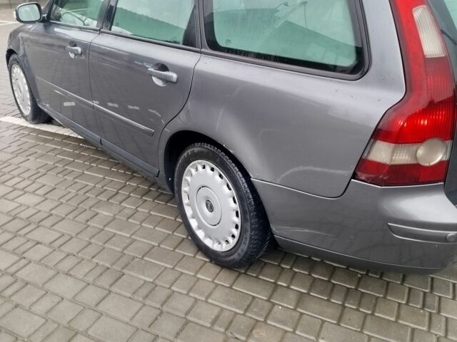 Серый Вольво В50, объемом двигателя 2 л и пробегом 333 тыс. км за 2200 $, фото 17 на Automoto.ua