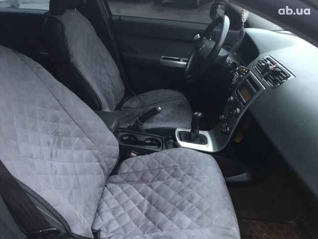 Серый Вольво В50, объемом двигателя 1.6 л и пробегом 367 тыс. км за 6490 $, фото 9 на Automoto.ua